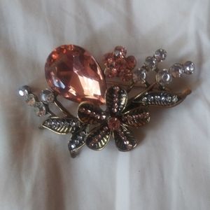 VINTAGE FLORAL BROOCH WITH RHINESTONES